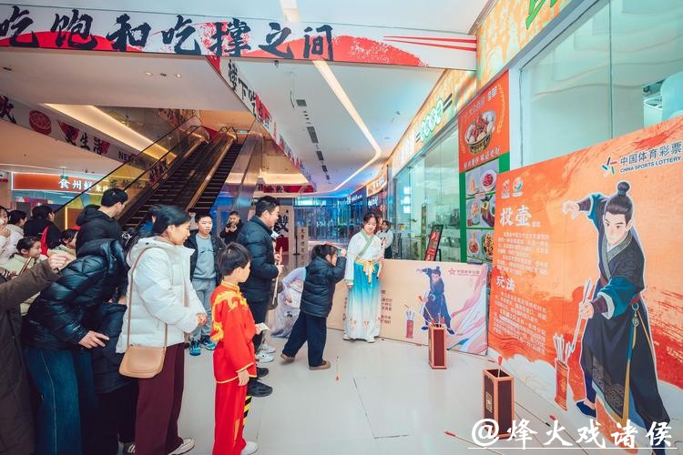 传统民俗与现代潮流碰撞“撬动”文旅消费新场景 “国潮+非遗”点亮假期 传统民俗与现代潮流碰撞“撬动”文旅消费新场景 “国潮+非遗”点亮假期